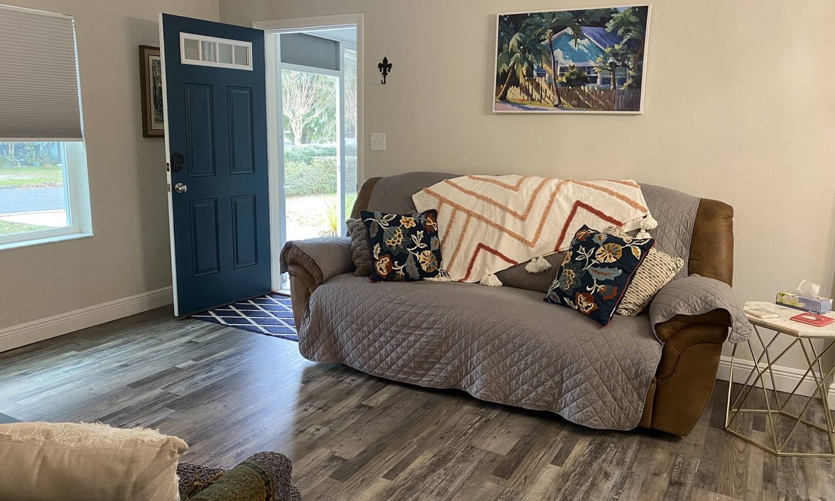 Ocala House | Beat the heat in two screened patios!