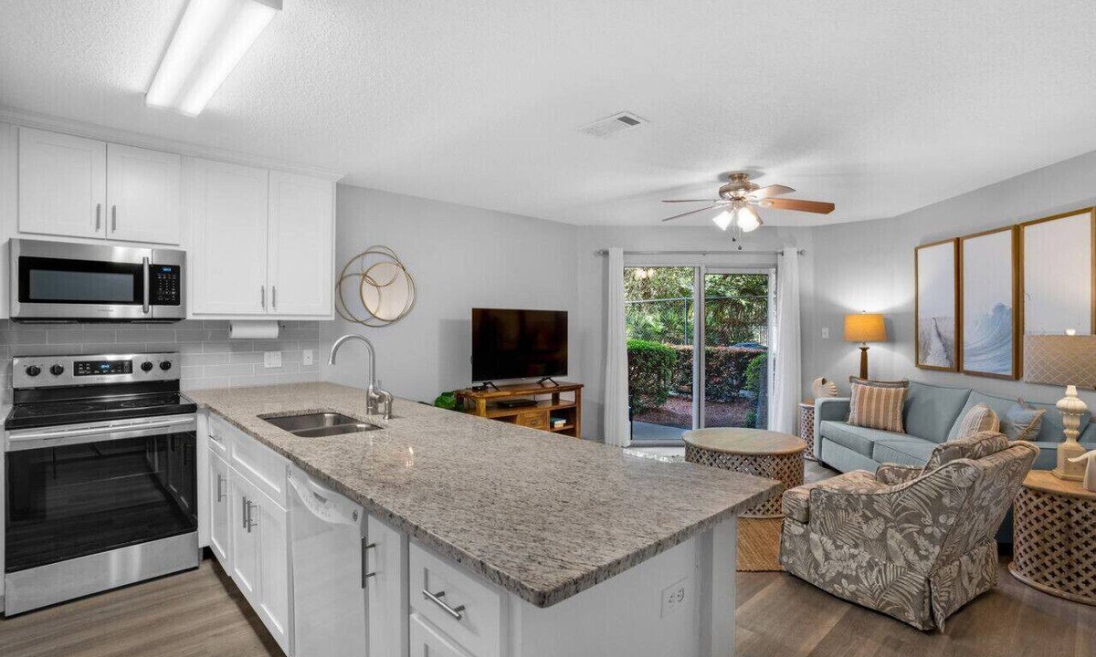 Miramar Beach Condo | Beautiful 1BR/1BA Condo - Steps to the Beach!