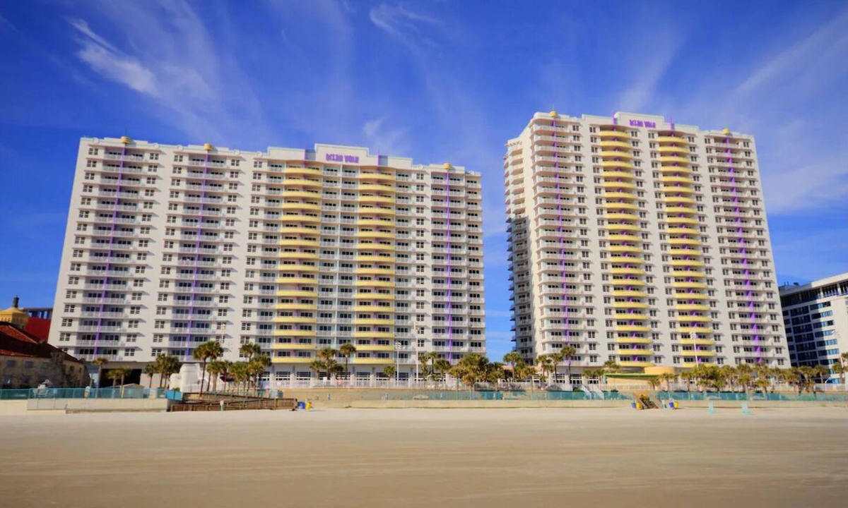 Seabreeze Historic District Resort | Beautiful 2-Bedroom Deluxe Suite in Beautiful Daytona Beach!