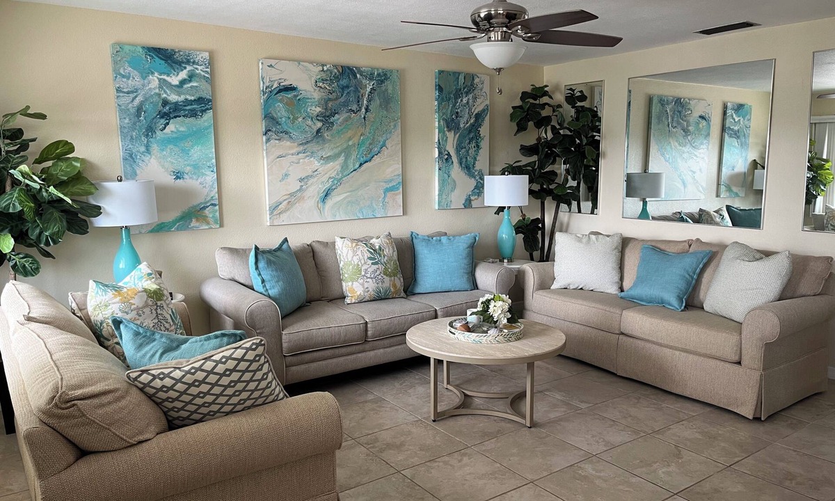 Seminole Condo | Beautiful 2 bedroom, 1 bath condo close to Madeira beach, great amenities!