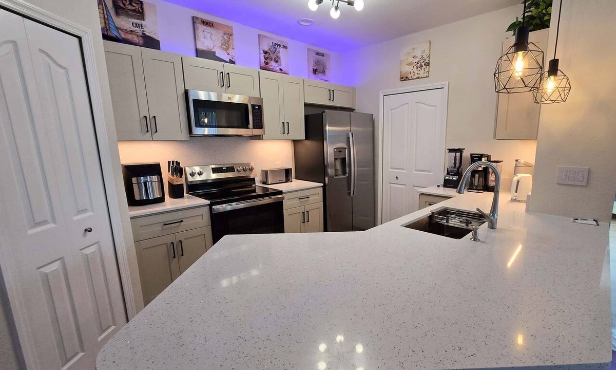 Desoto Acres Condo | Beautiful 2BR/2BA 1st floor Remodeled Condo in Sarasota Near UTC, Lido & Siesta
