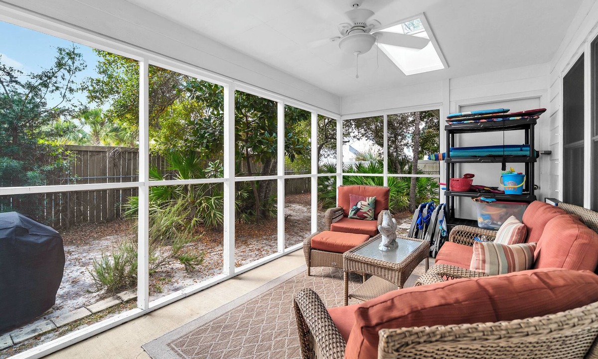 Crystal Beach Cottage | Beautiful beach cottage! West end! 3 blks to beach! Front & back porch! Save