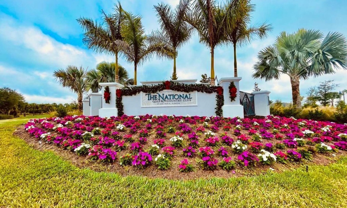 Immokalee Condo | Beautiful Condo located on Golf Course in a 24x7 guarded Gated Community!