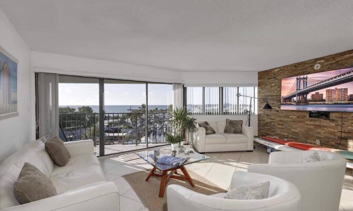 Rock Harbor Condo | Beautiful condo with amazing views!