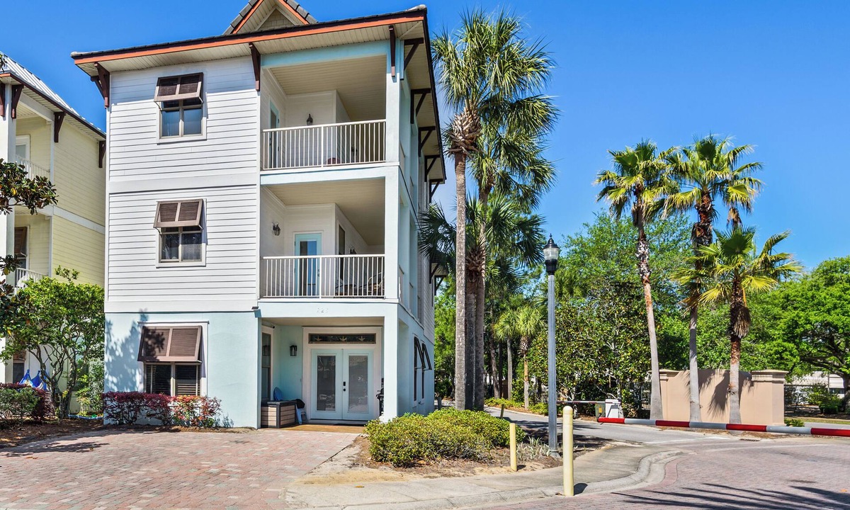 Villages of Crystal Beach House | Beautiful family home minutes from the beach and a huge resort style pool!