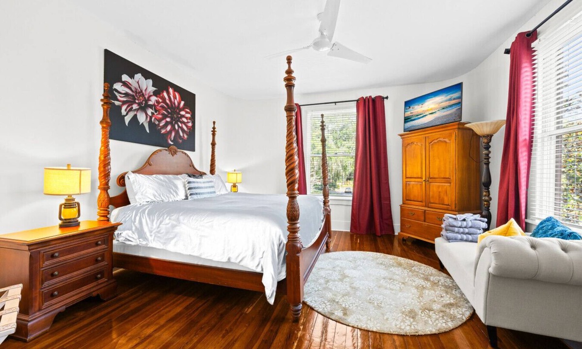 Gainesville Apartment | Beautiful Historic Downtown Apt - Walk Everywhere