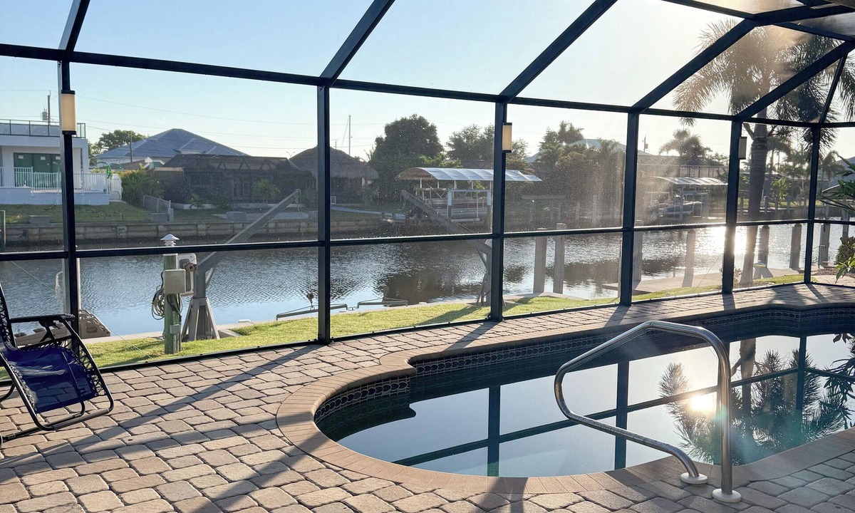 Edgewater House | Beautiful home on the canal