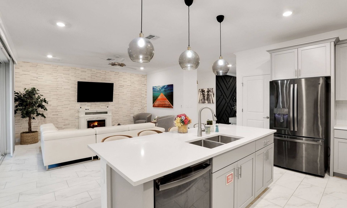 Melbourne Beach House | Beautiful Home — Private Pool, Exclusive Beach Path, Fire Pit, BBQ Grill & Game Room! 🏖️