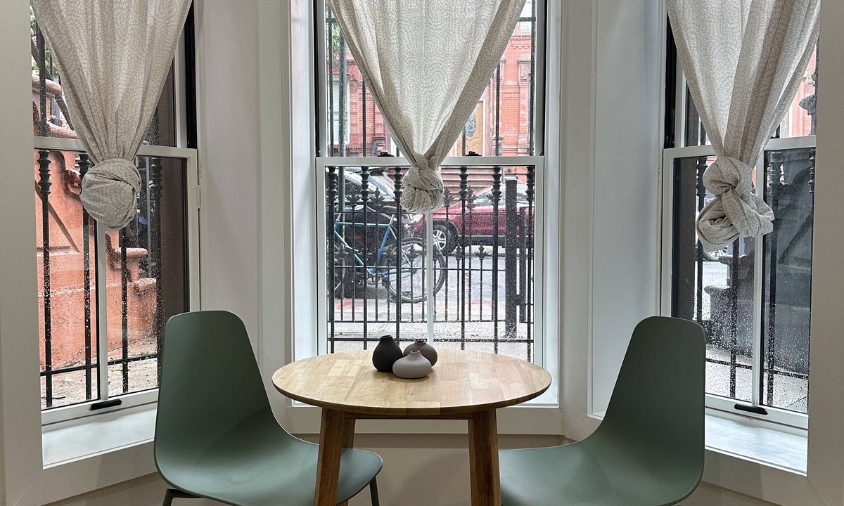 Bedford-Stuyvesant Apartment | Beautiful large true 2 bed room/2 full bathroom in a Brooklyn brownstone
