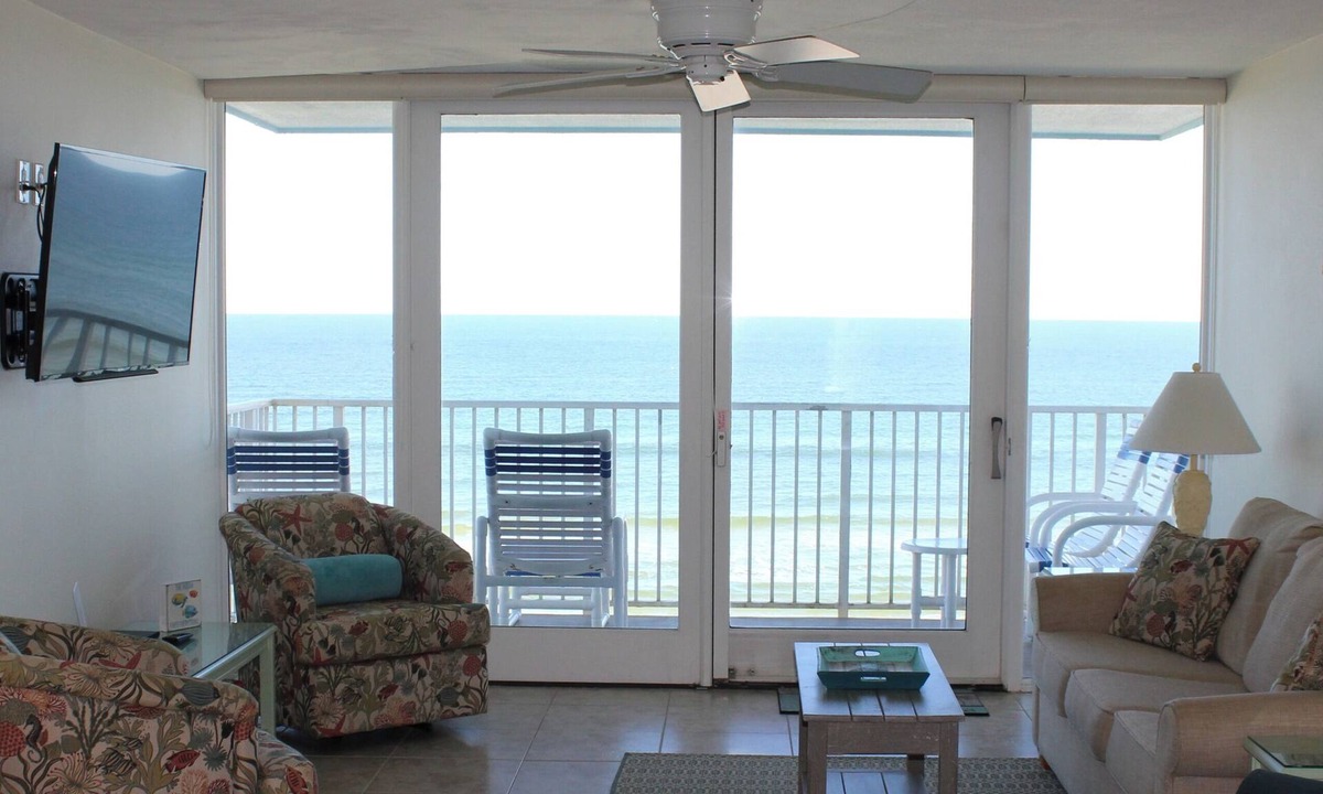 New Smyrna Beach Condo | Beautiful New Smyrna Beach Super Clean, Updated 2/2 DIRECT OCEANFRONT, No Dr Bch