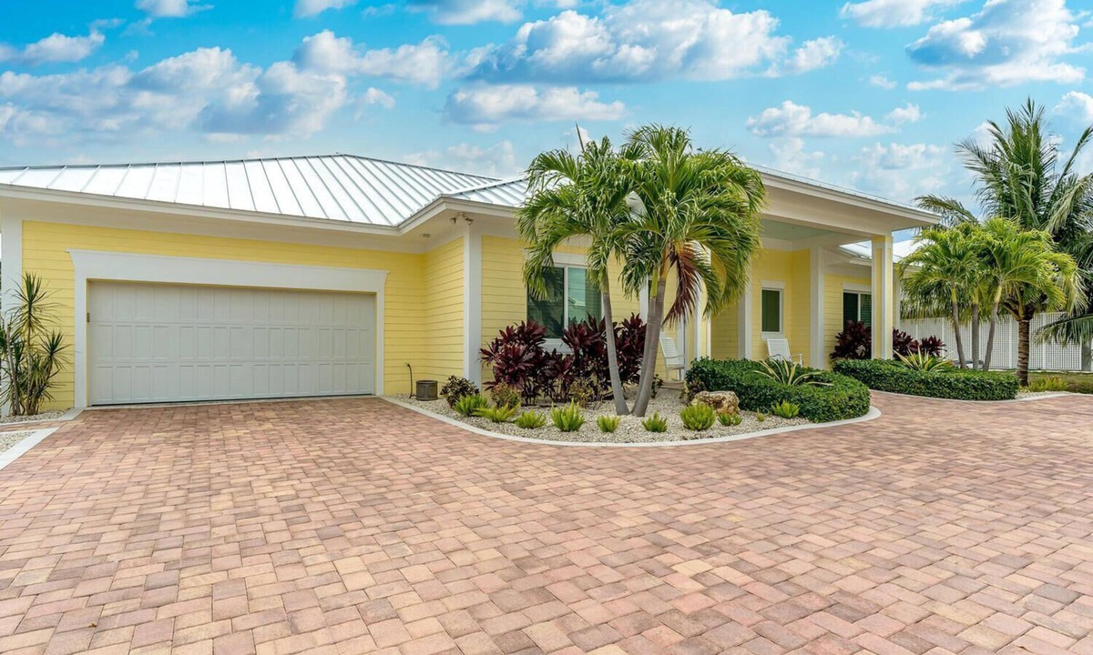 Marathon House | Beautiful Newer 4/4 Home w. Dockage & private pool