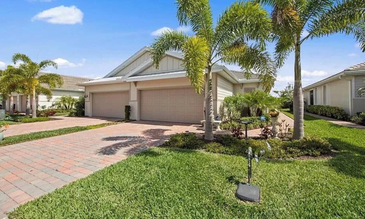 Naples House | Beautiful newly furnished Villa in a resort community with tons of amenities