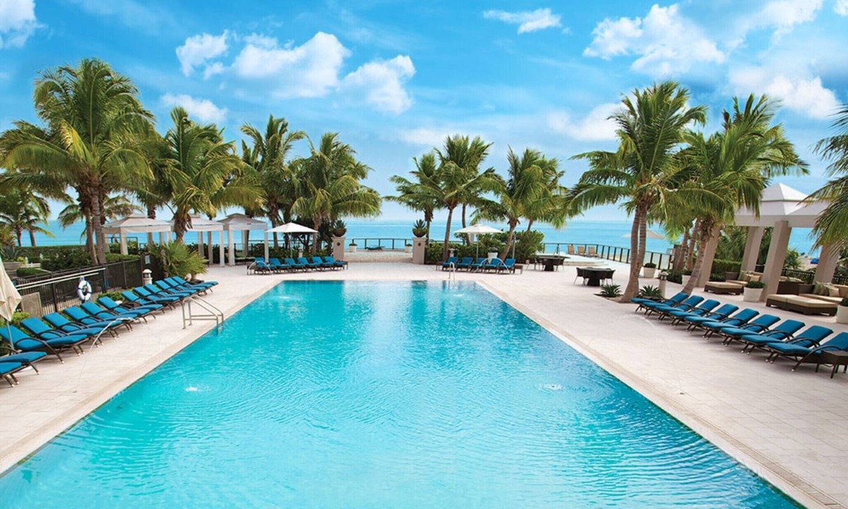Singer Island Condo | Beautiful oceanfront studio condo with walk out patio.