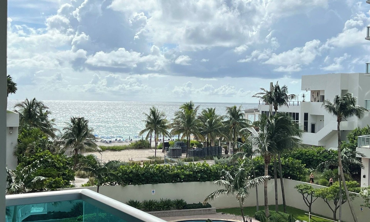 Hollywood South Central Beach Condo | Beautiful Oceanview 2BR 2 Bathroom Apartment