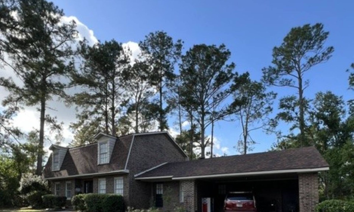 Valdosta House | Beautiful Pet Friendly Four Bedroom Home with Fenced Yard