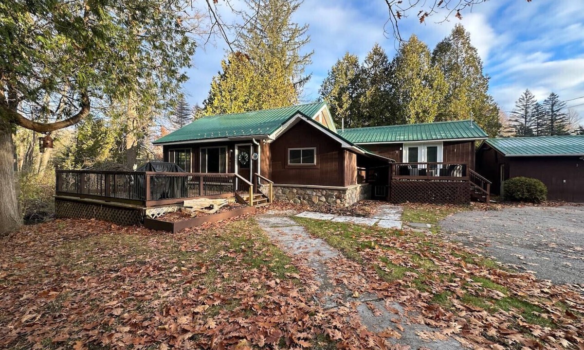 Farwell House | Beautiful Riverfront Home