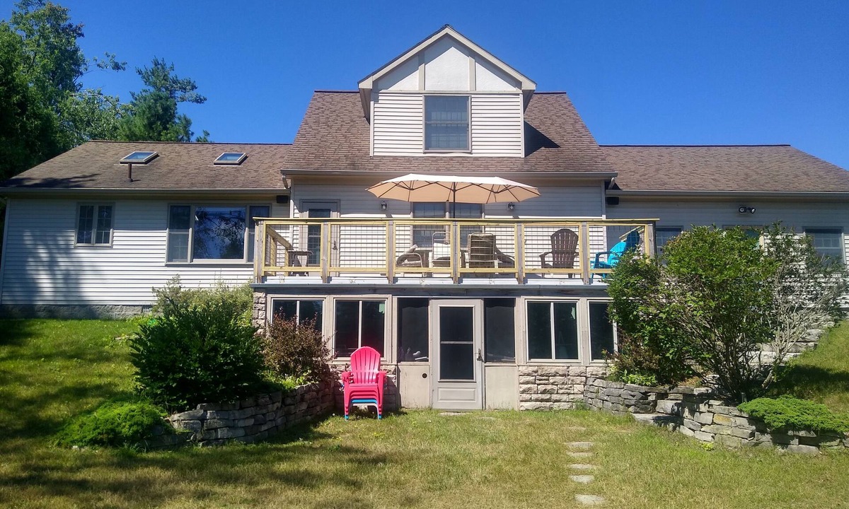 Cheboygan House | Beautiful three bedroom home located on the Cheboygan River.