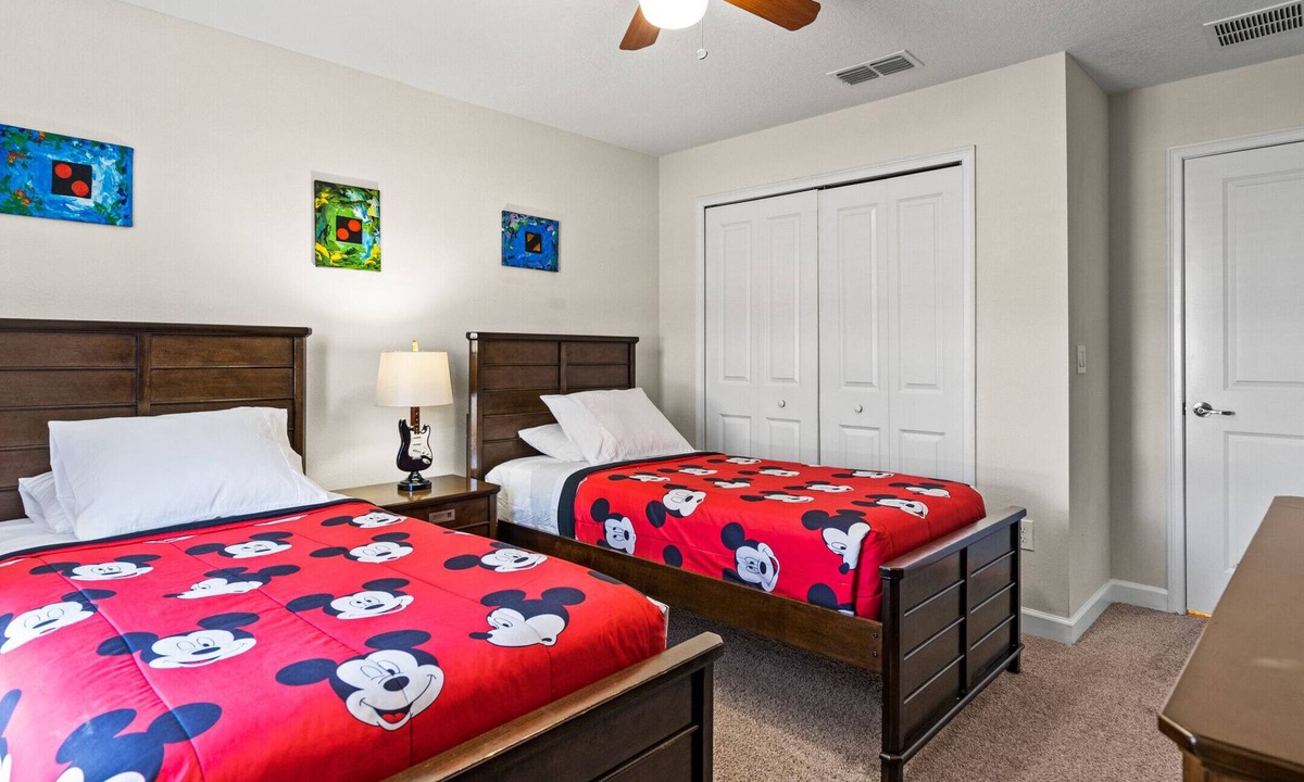 Kissimmee Ski Chalet | Beautiful Townhouse 4Bed/3Bath/Pool/5Min Disney
