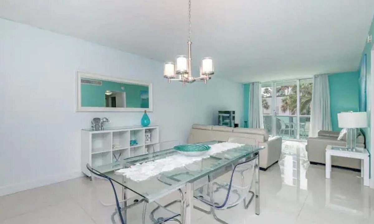 Hollywood South Central Beach Condo | Beautiful Vacation Rental Directly on beach