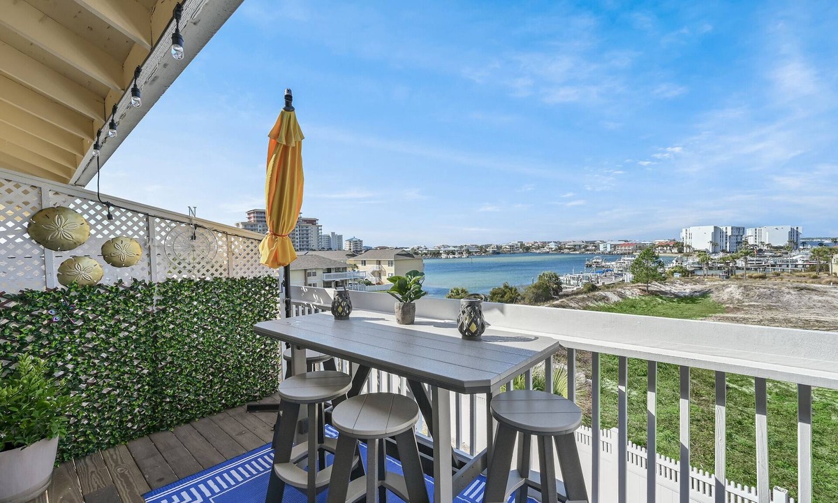 Holiday Isle Condo | Beautiful View of Destin Harbor Retreat. 1 bedroom/1 bath.