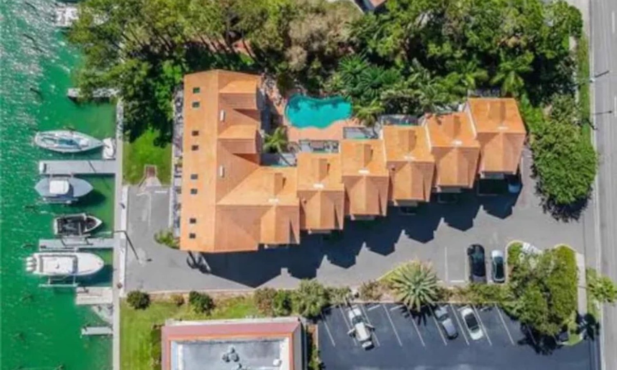 Island Estate House | Beautiful waterfront view property. Only 5 minutes from the beaches!