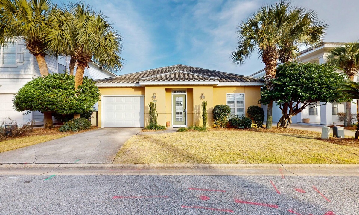 Emerald Waters Village House | Beautifully decorated home w/screened porch & shared pool - walk to beach
