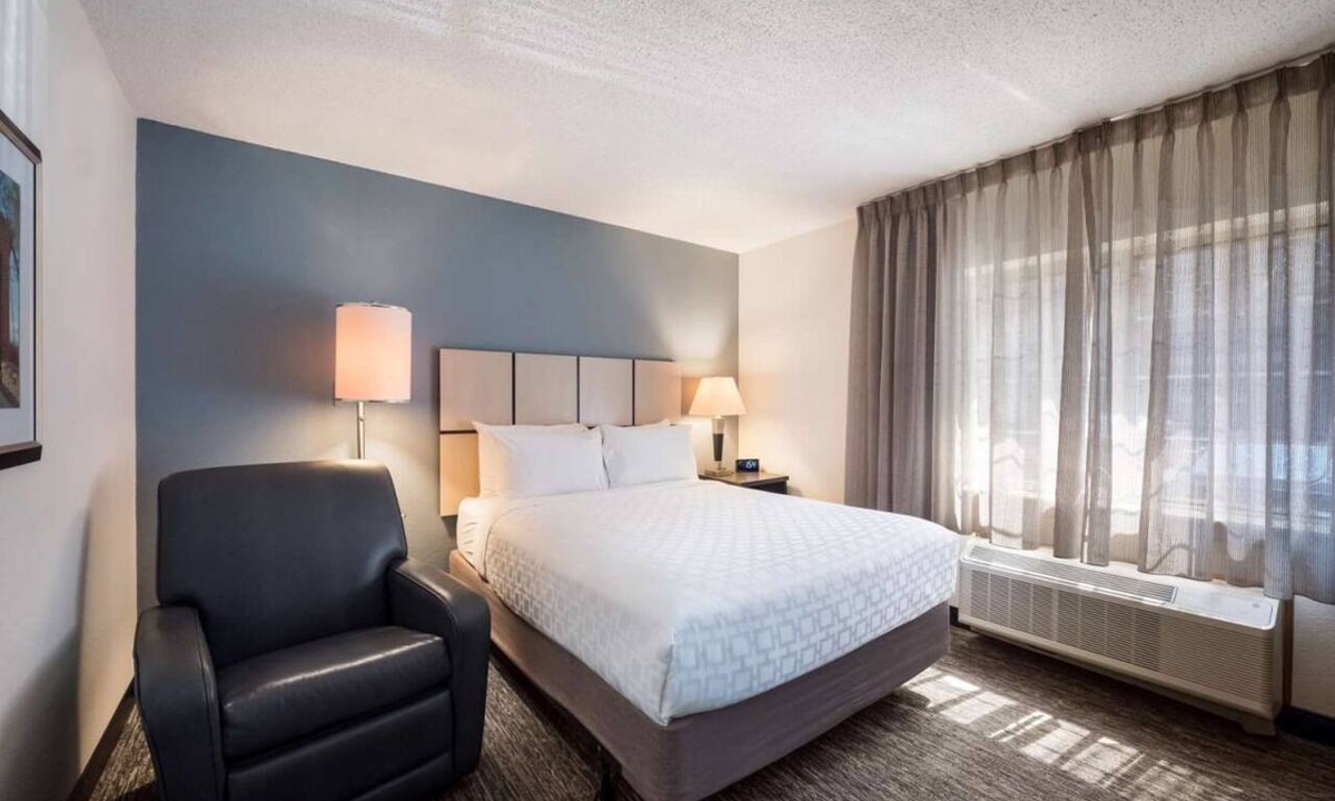 Bryant Pattengill West Hotel | Best Value, Quality Stay! Pet-Friendly, Close to Briarwood Mall!