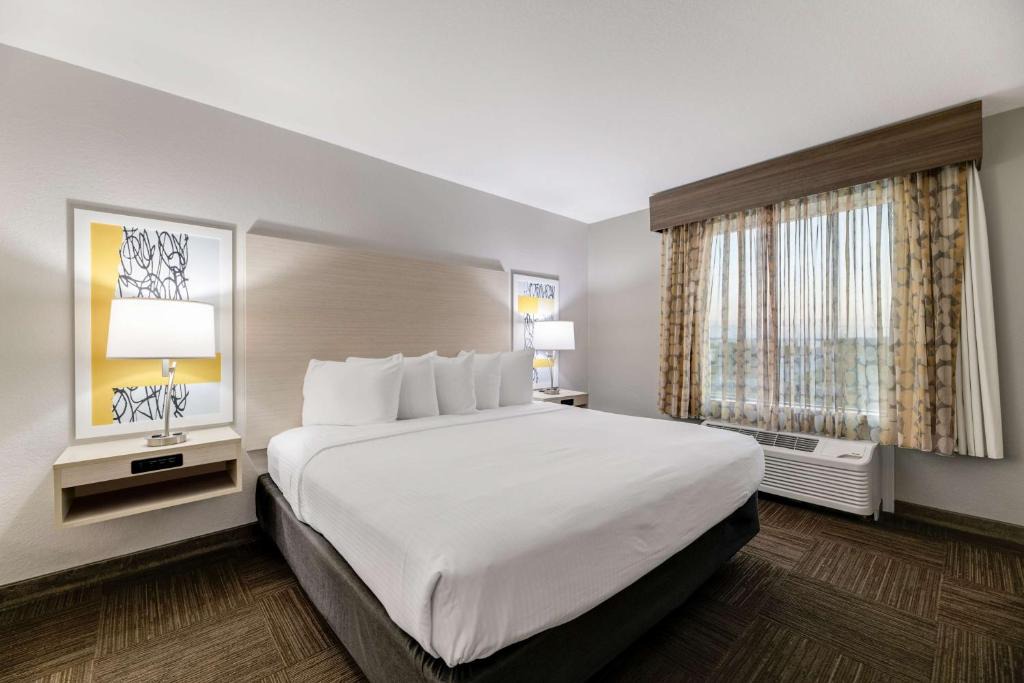 Auburndale Hotel | Best Western Auburndale Inn & Suites