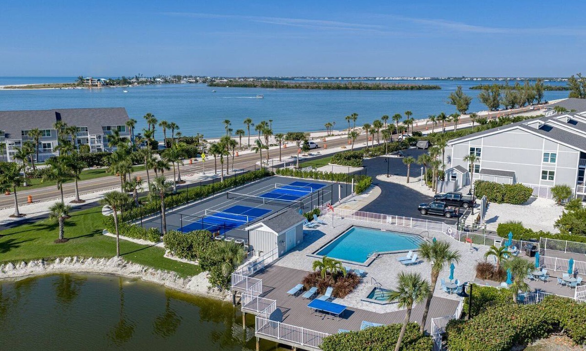 Boca Grande Condo | BG North 67, a spacious 2-bedroom, 2-bathroom condo in Boca Grande with stunning Gulf views