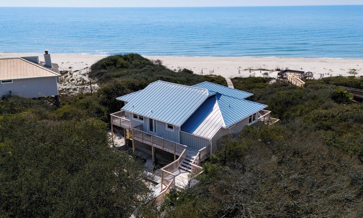 Plantation House | BIG BLUE SEA offers you the best gulf views from the screened porch!
