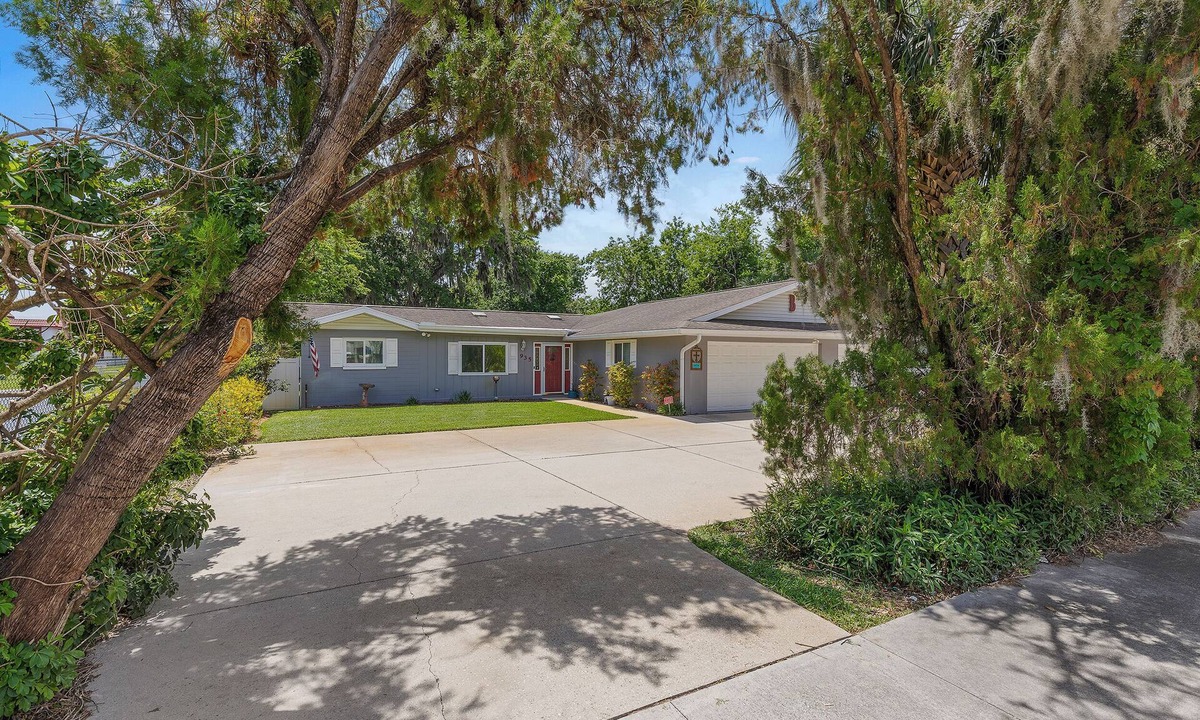 Town Of Blake House | 🌴 Big Tree | Pet Friendly Daytona Home | Hot Tub, Grill & RV/Boat Parking
