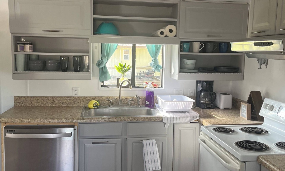 De Leon Springs House | BIKE WEEK -JEEP WEEK Charming 2-bedroom mobile home in DeLeon Sprgs w/ WiFi, AC