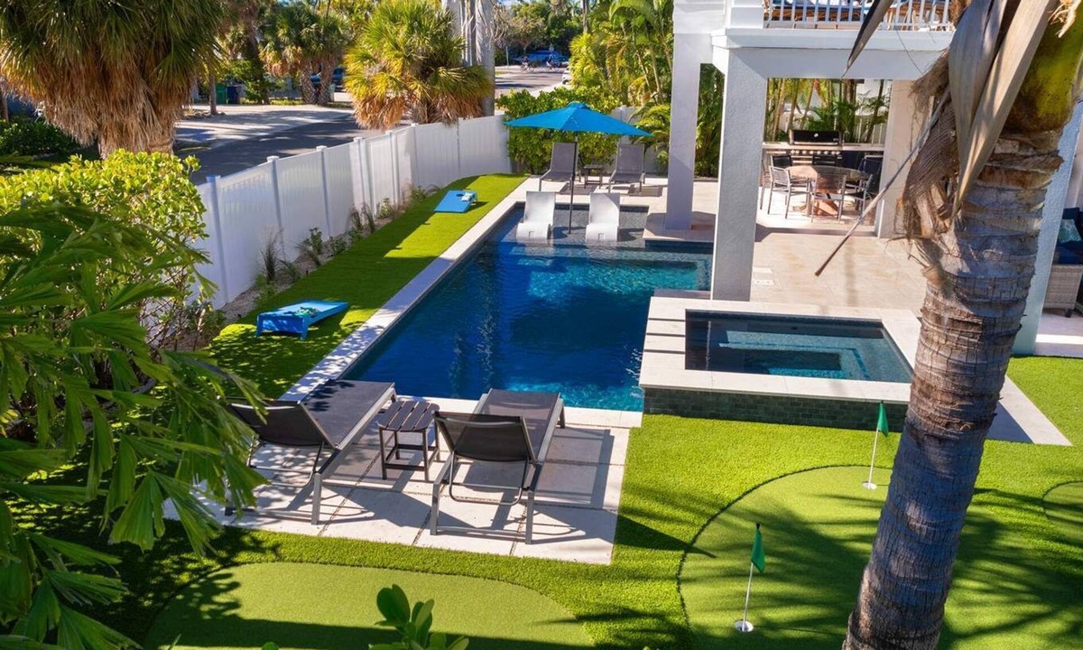 Anna Maria House | Bikini Bottom: 5 Hole Mini Golft, Games,3 Blocks to Beach, Dog Friendly, Pool, by Anna Maria Life