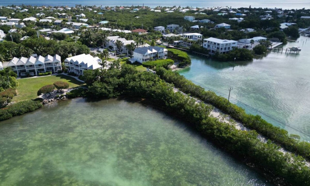 Marathon House | Blue House Getaway - 2BR 2.5BA Coastal Villa