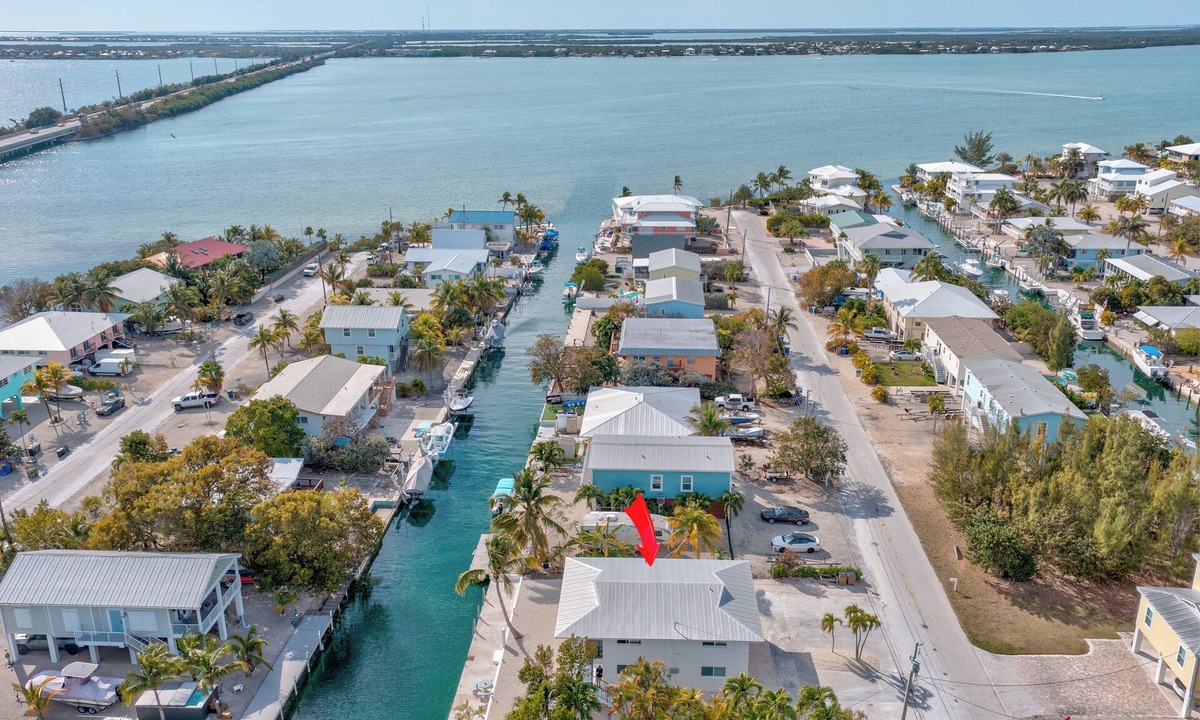 Pine Channel Estates House | Boaters Paradise on a Deep Canal