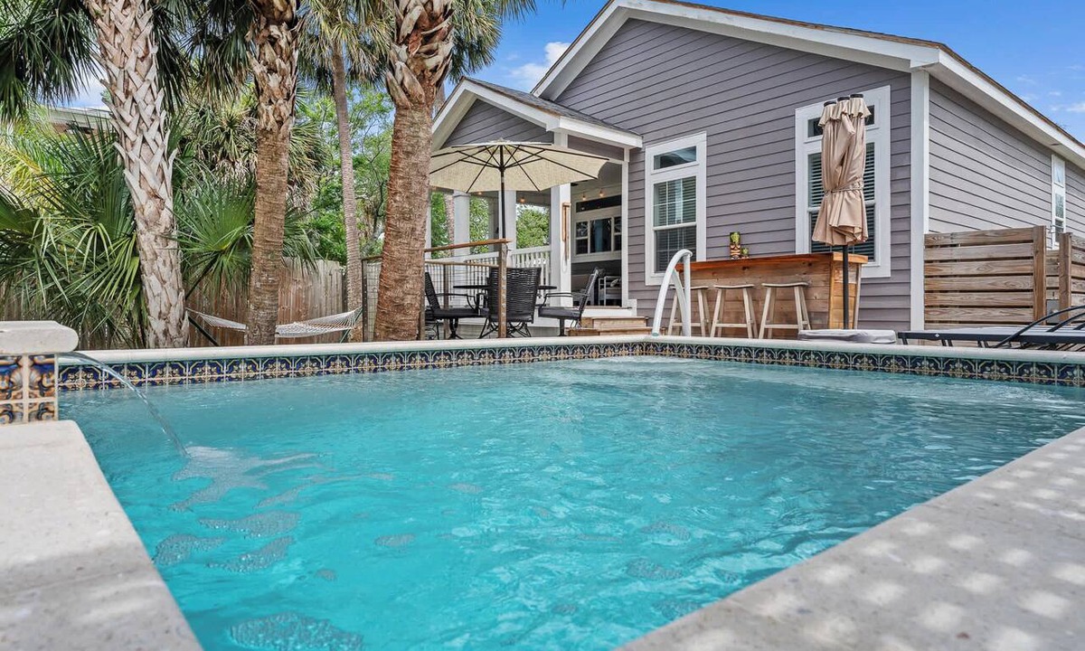 Lincolnville House | Boatyard Oasis | Pool | Mins to DNTN l Dogs OK