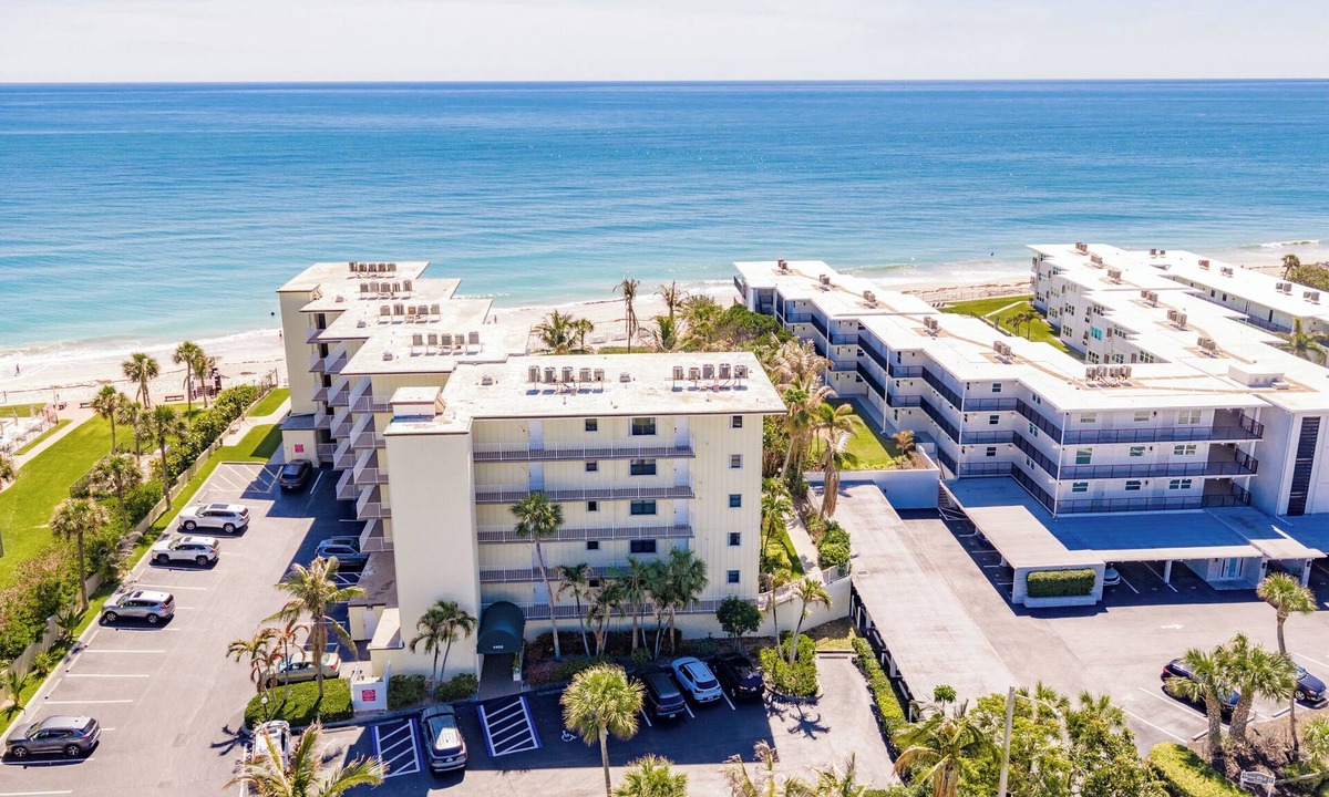 Central Beach Condo | BOGO - 1 WEEK FREE- DIRECT OCEANFRONT Top-Floor End Unit Sunrises & Sunsets