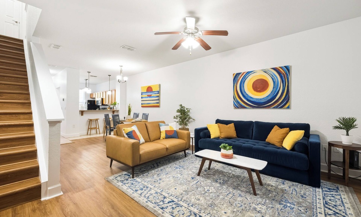 Gainesville Condo | Boho Chic Gated Condo – 2 King Suites, Community Pool, Near UF & Shands