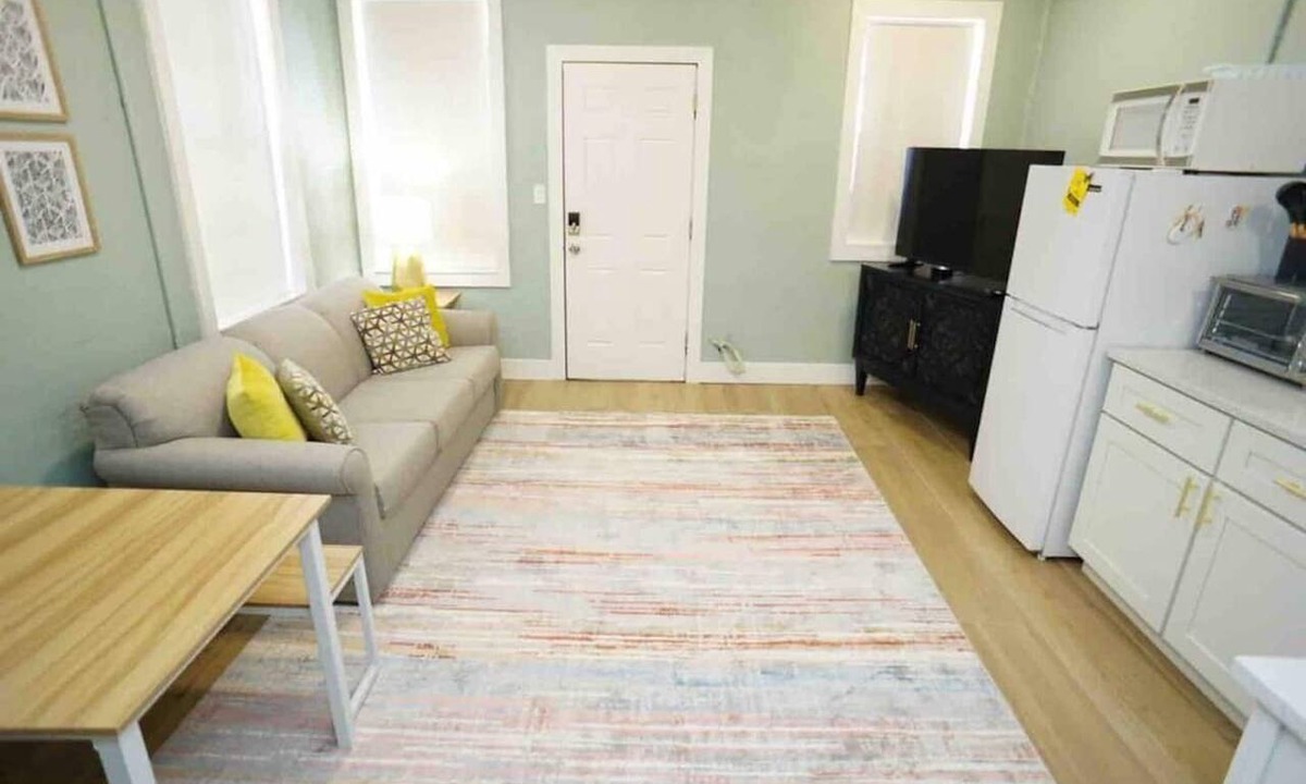 Smith's Memento Apartment | BOHO Vibes! Walk 2 Beach & Ocean Center! Pets OK