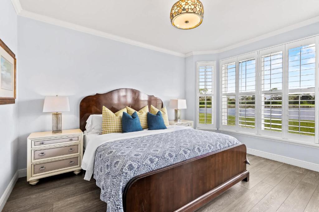 Naples House | Bologna - renovated first floor 2BR condo in GreenLinks! Lake and golf views, resort pool, jacuzzi, gym and tennis access! Near Naples beaches, dining, shopping and Marco Island area, perfect for guests who value convenience, comfort and nature!