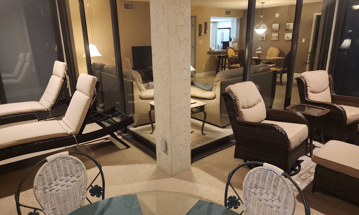Bonita Bay Condo | Bonita Bay Condo. Corner unit with easy access to BB's beach club on the Gulf.