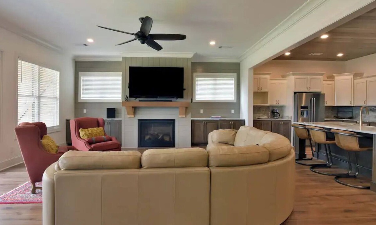 Cordele House | Boots & suits lakehouse getaway