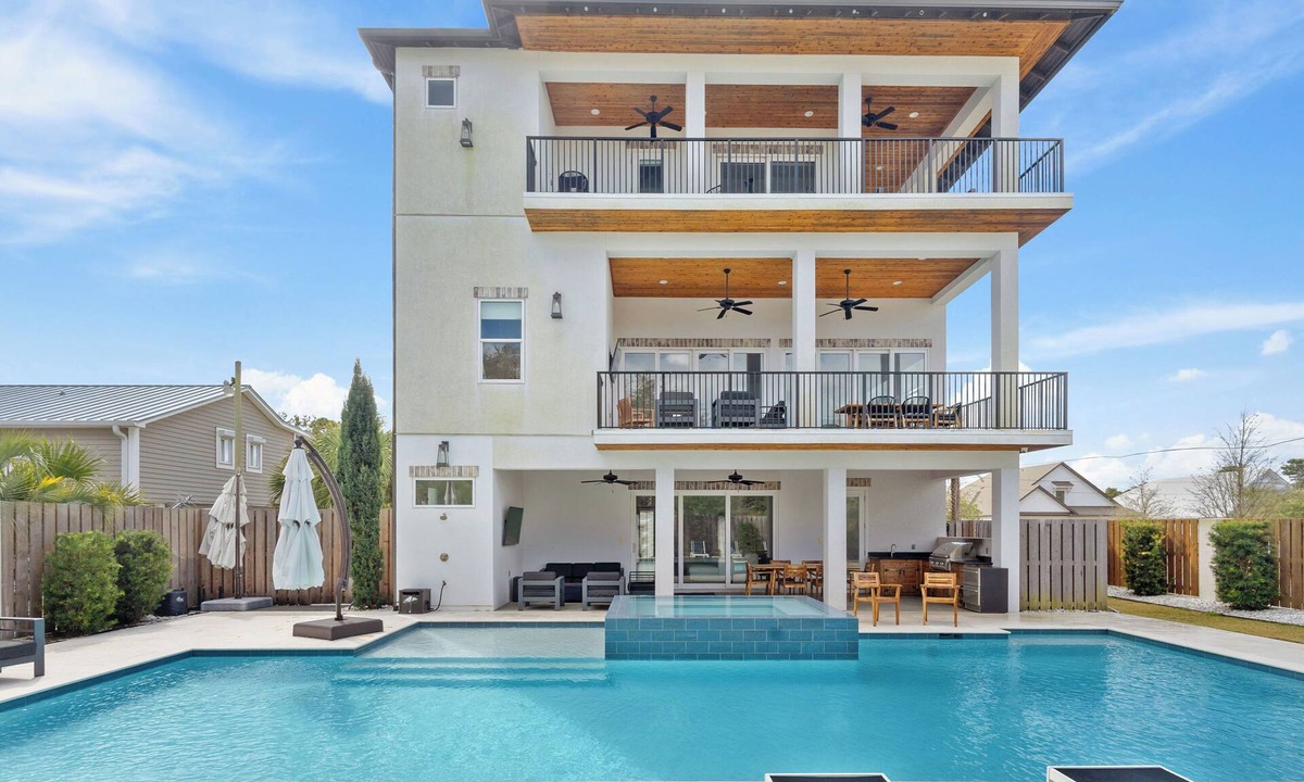 Gulfview Heights House | Born 2 Beach – Luxury 10BR Private Heated Pool + Spa, Golf Cart, Bikes