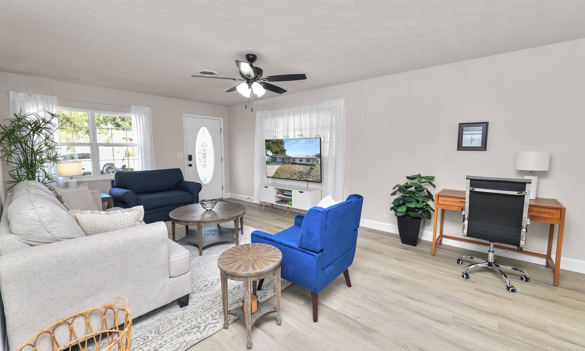Lakeland House | Boulevard Hideaway Pet-Friendly Fenced Yard Near Downtown Lakeland