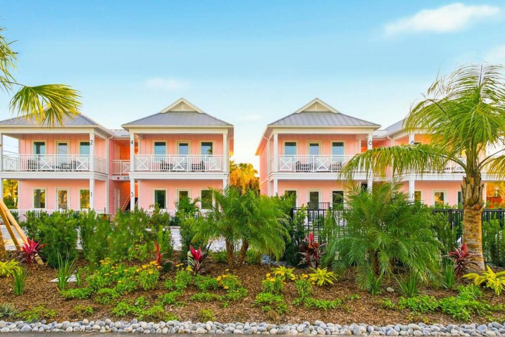 St. Augustine Beach Hotel | Boutique Beach Hotel - 2Bedroom Suite and Pool