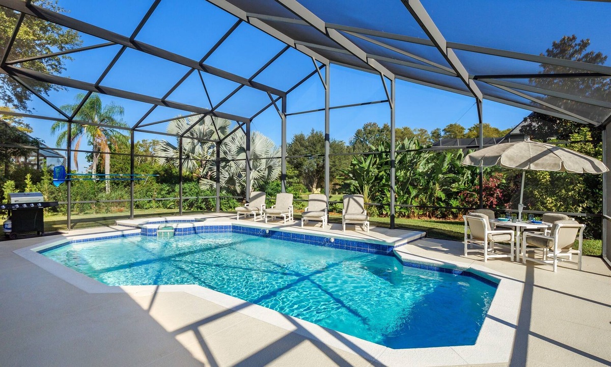 West Kissimmee House | Brand NEW Modern Luxury w/Private Pool Hot Tub BBQ Home Cinema 2 Miles to Disney