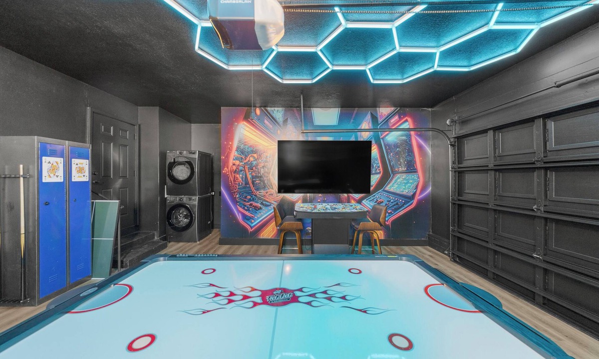Ocala House | Brick City Playhouse · Game Room · Private Pool & Hot Tub · 4BR · WEC & Springs