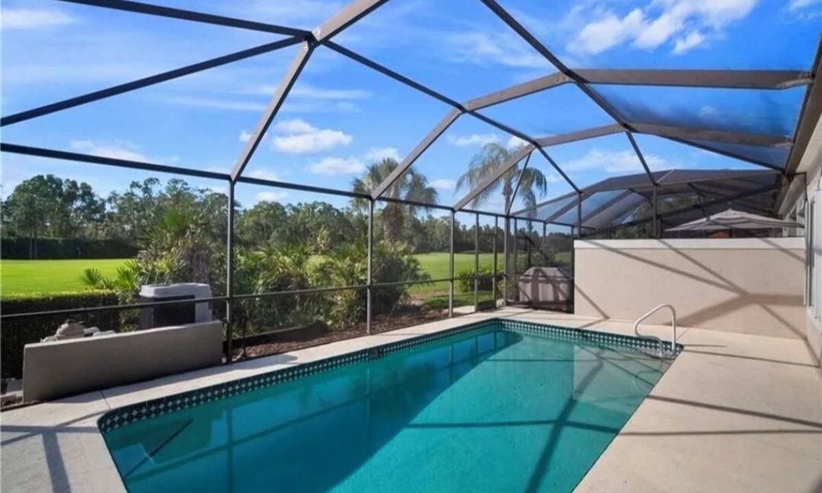 Bonita Springs Villa | Bright 3-bedroom golf course villa with a private pool in sunny Bonita Springs