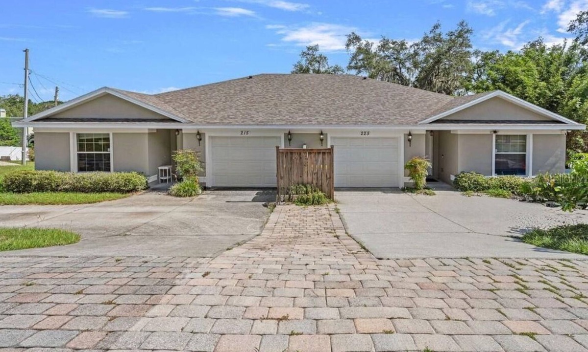 Clermont Villa | Bright 3BR Downtown Clermont - Deck + Parking. Pet-Friendly!