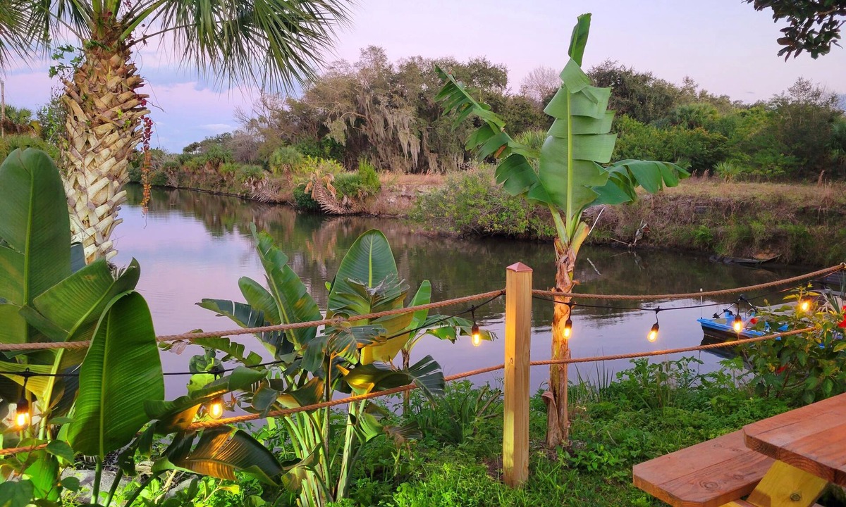 Edgewater House | Bright, Beautiful and Clean Intracoastal Home